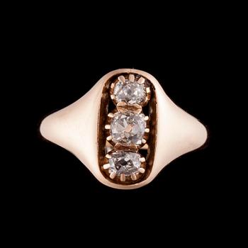 RING, 18K guld, diamanter totalt ca 0,70 ct. Samuel Mika Westerlund Borgå 1922. Vikt 7,4 g.