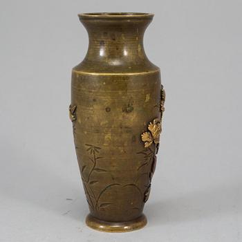 A Japanese bronze vase, early 20th Century.