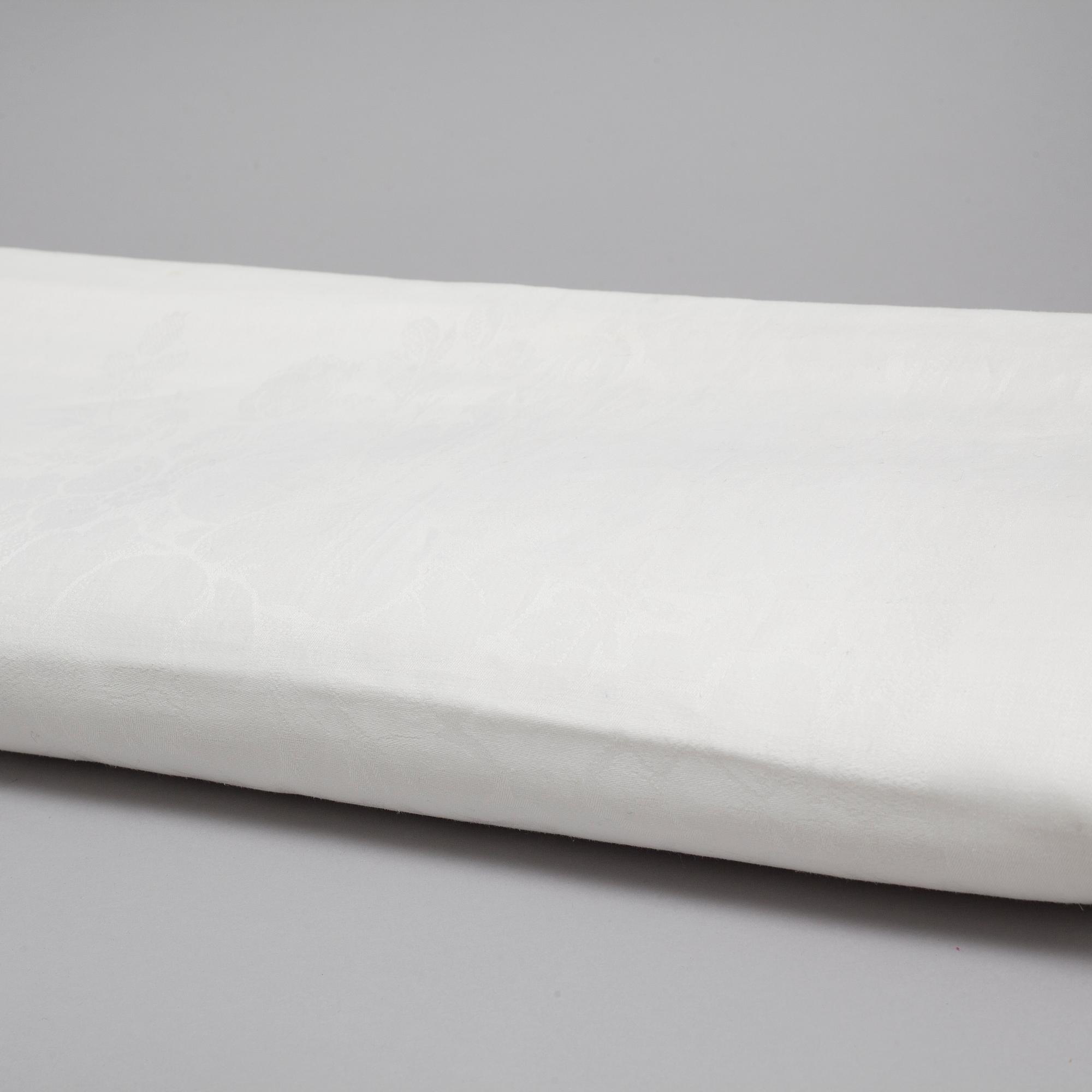 A 20th century cloths linen damast.
