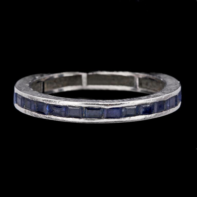 RING, eternity ring, carée cut blue sapphires.