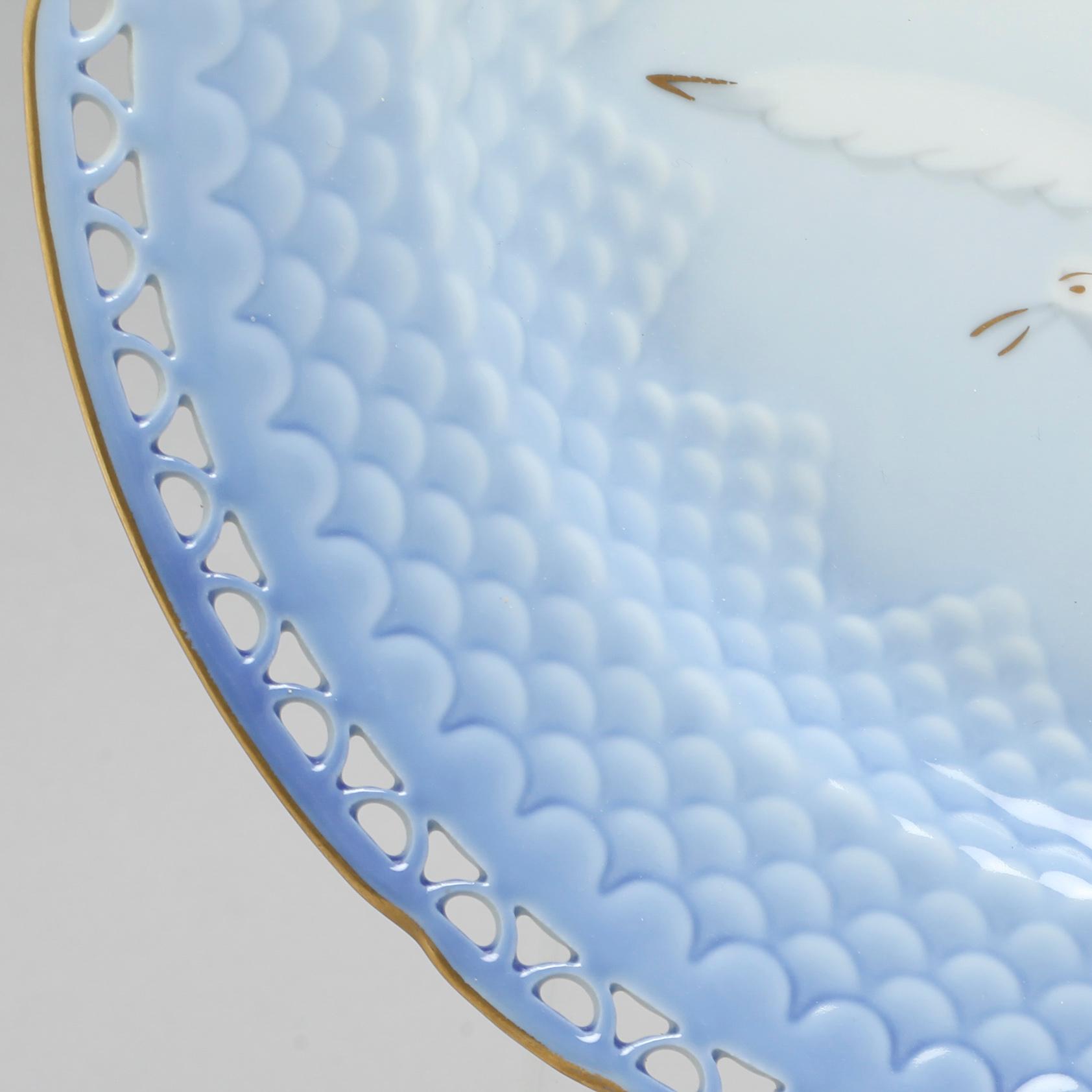 30 pieces of porcelain tableware from Bing & Gröndahl/Royal Copenhagen, model "Måsen", second half of the 20th century.