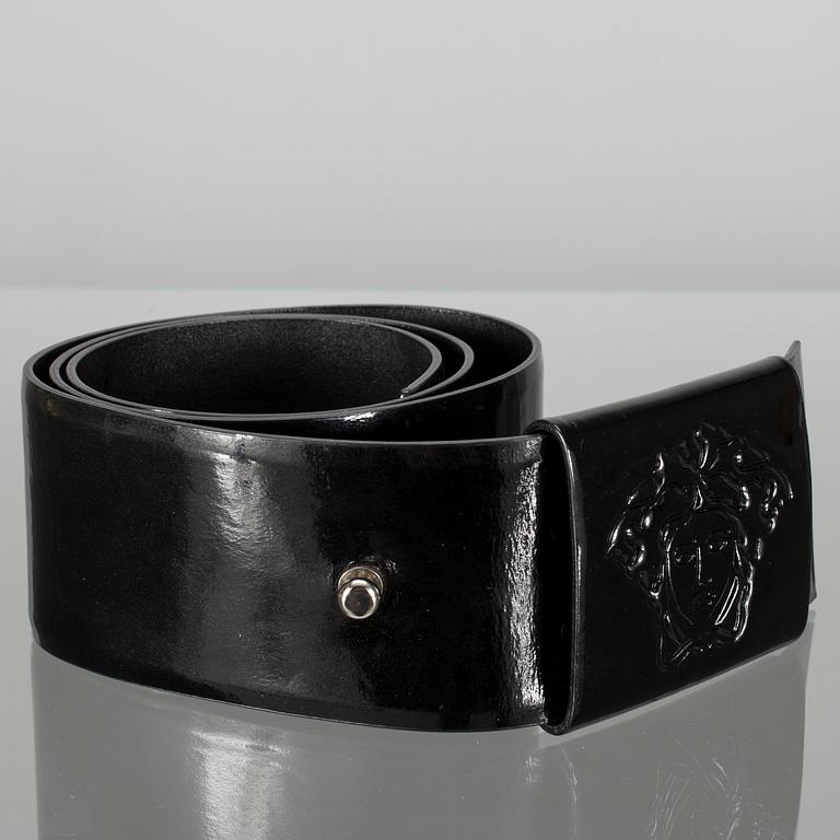 BÄLTE, Versace.