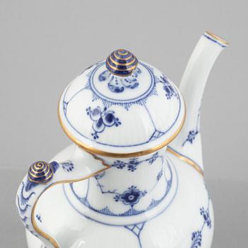 Kaffekanna med lock, porslin, Royal Copenhagen, "Musselmalet", modell 48, 1898-1923.