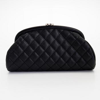 Chanel, A caviar leather clutch, 2006-2008.