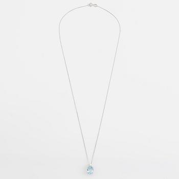 Collier, med fasettslipad oval akvamarin  och briljantslipad diamant.
