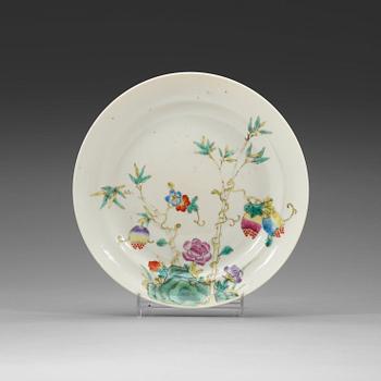 331. A dish, late Qing dynasty, with Guangxus marke.