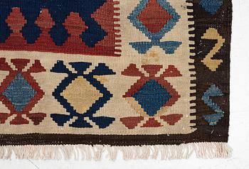 Matta, semiantik, nordvästpersisk Kelim, ca 327 x 141 cm.