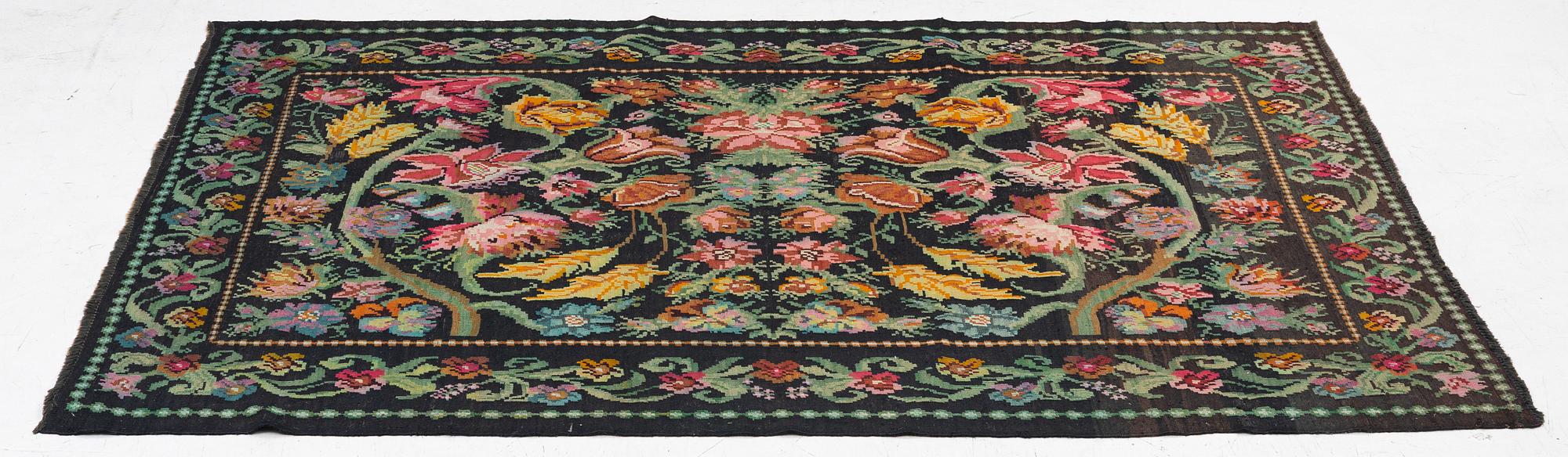 A Bessarabian kilim rug, c. 240 x 170 cm.
