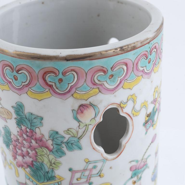 A porcelain hat stand, China, early 20th century.