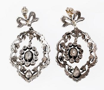 ÖRHÄNGEN, ett par, silver, paste, tidigt 1900-tal.