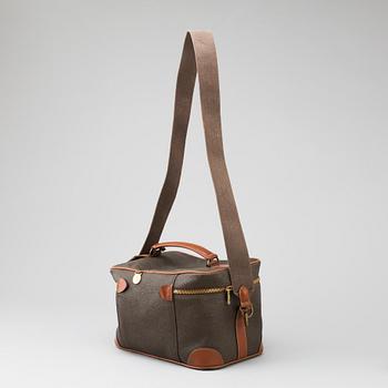 A Mulberry scotchgrain beautybox and travel wash case.