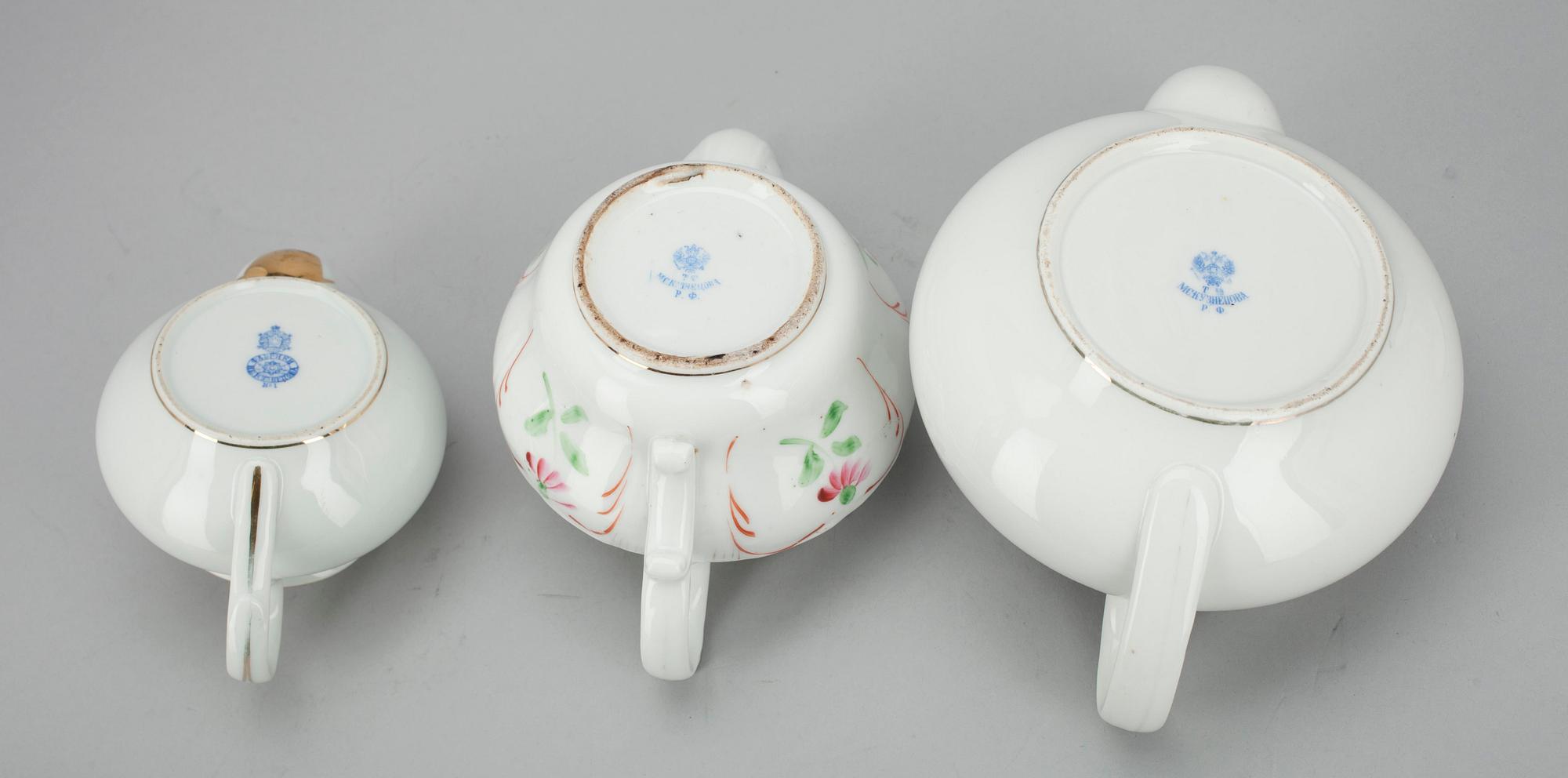KANNOR, 3 st, porslin, Kuznetsov, sekelskiftet 1800/1900.