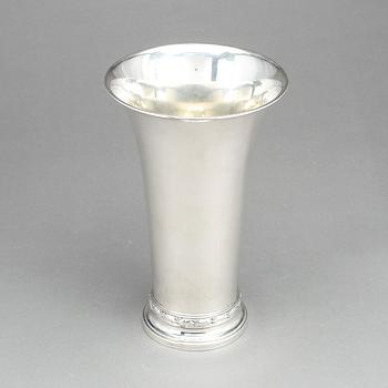 BÄGARE, silver, W.A Bolin, Stockholm, 1931. Vikt ca 509g.