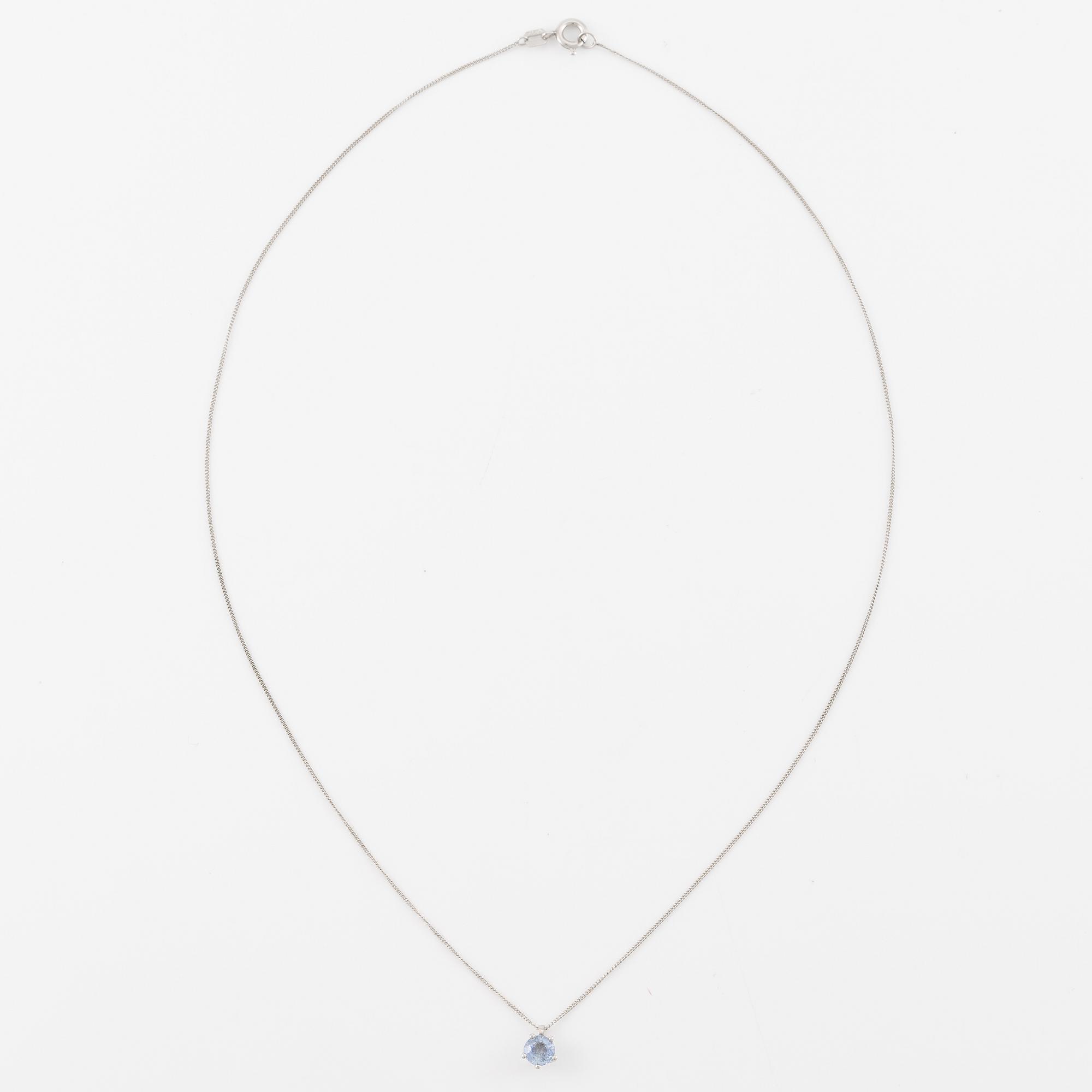 Necklace 14K white gold with sapphire.