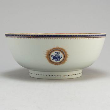 A famille rose export porcelain punch bowl, Qing dynasty, Qianlong (1736-95).