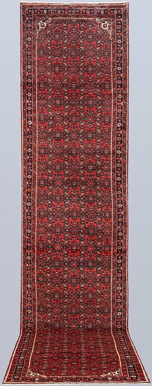 A Hosseinabad runner, approx. 508 x 110 cm.