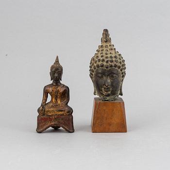 A Thai seated bronze buddha and a bronze buddha head, 18th/19th century.