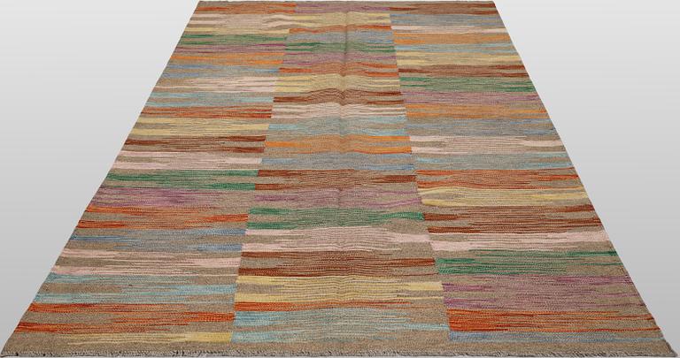 A Kelim carpet, c. 255 x 163 cm.