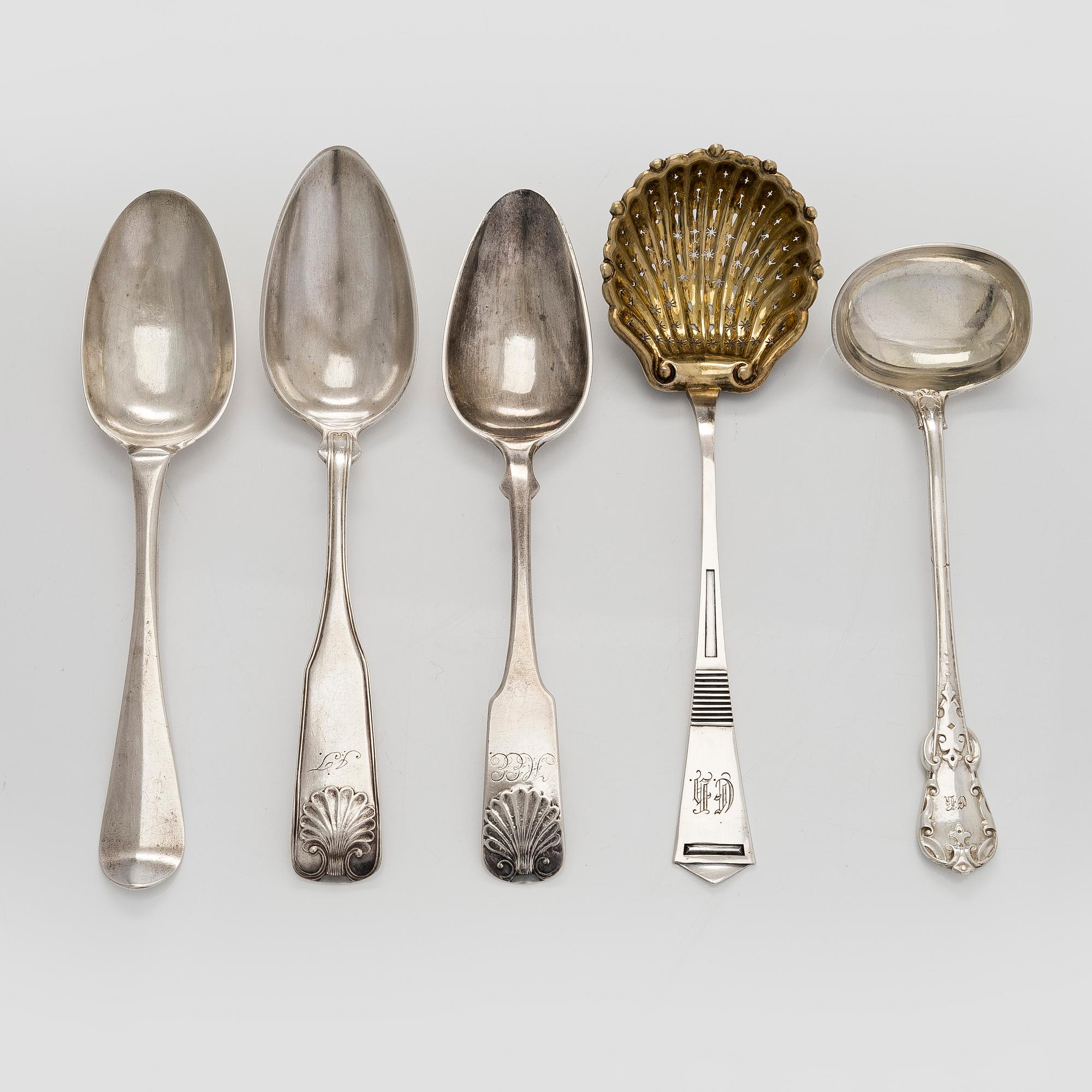 Bordssilver, 7 delar, bl.a. Nichols & Plinke, J.V. Aarne, Petter Törnqvist, 1781-1912.