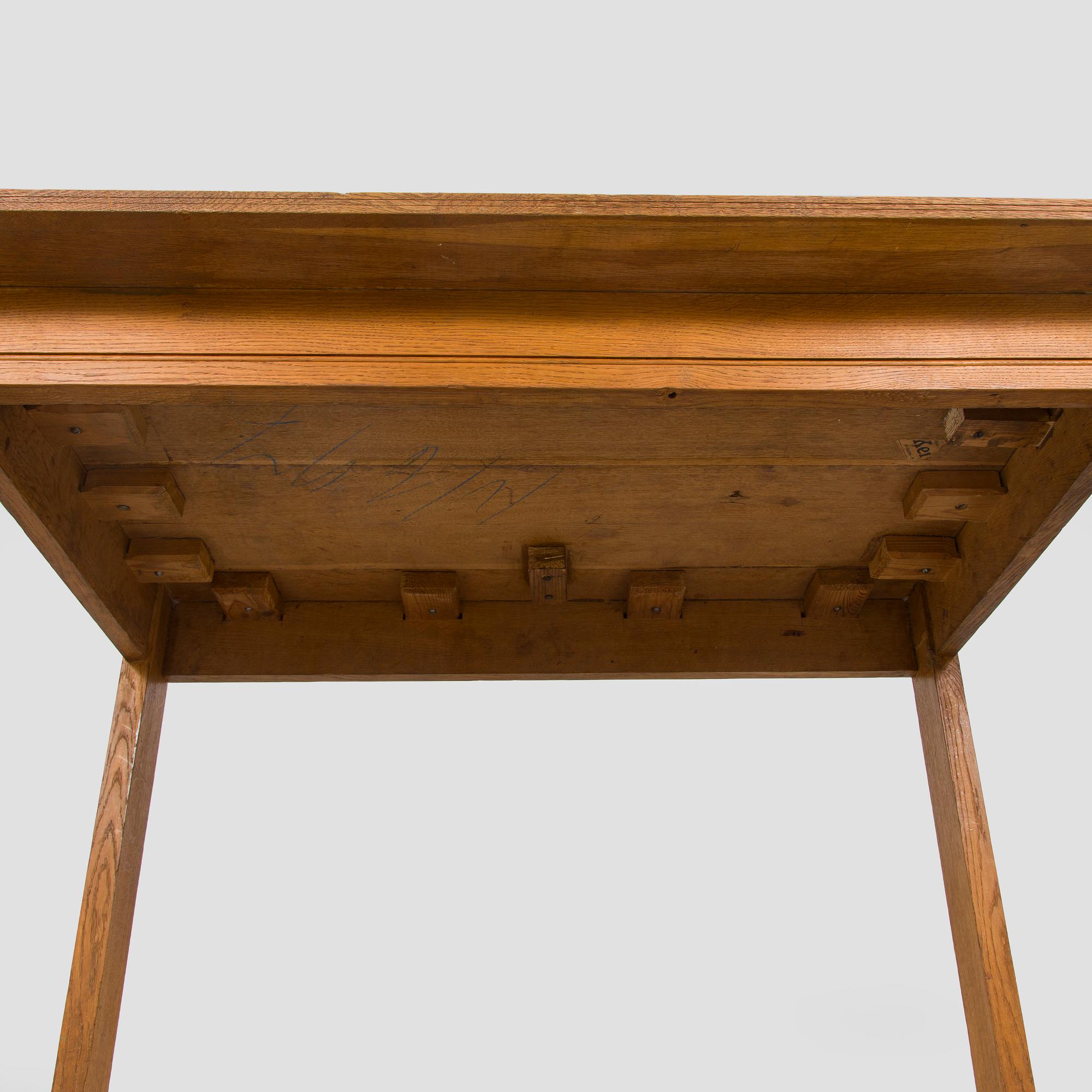 Louis Sparre, A table and two chairs for Aktiebolaget Iris, Borgå around 1900.