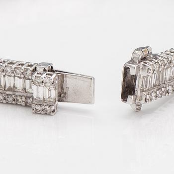 An 18K white gold bracelet with diamonds ca. 7.42 ct in total according to engraving.