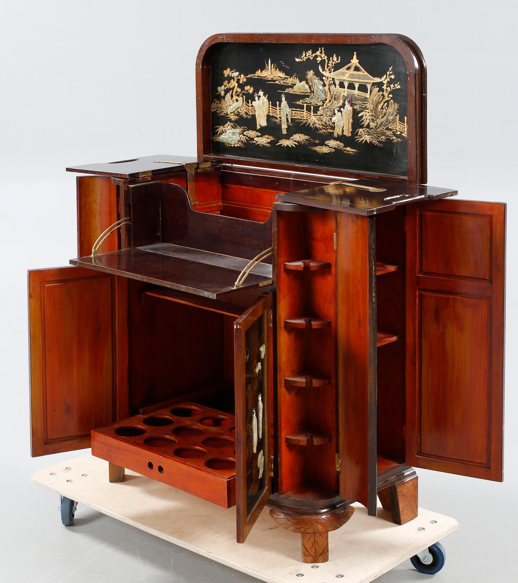 A drinks cabinet from China, second half of the 20th century.