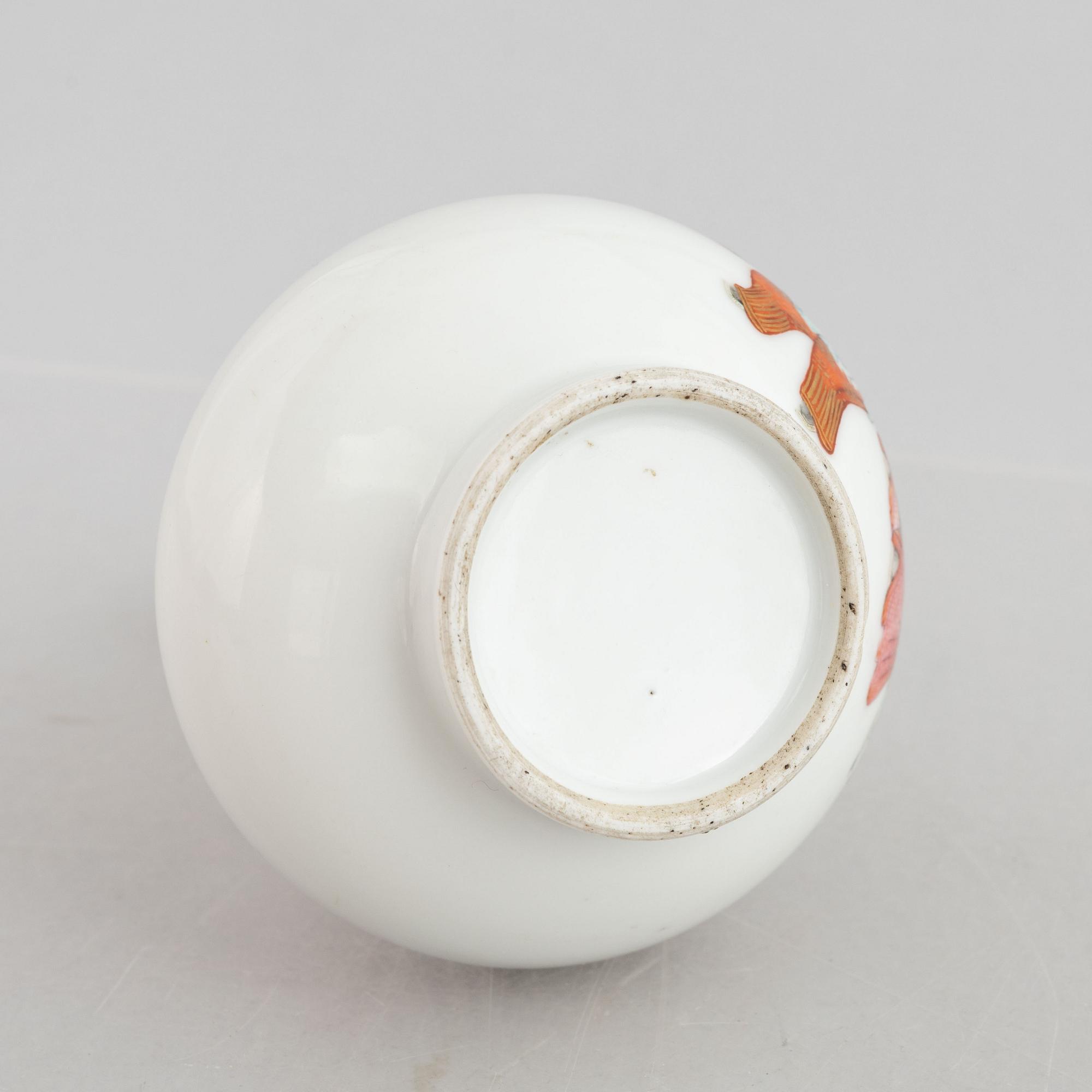 A famille rose vase, Qing dynasty, 19th century, also a jar with cover 20th century.