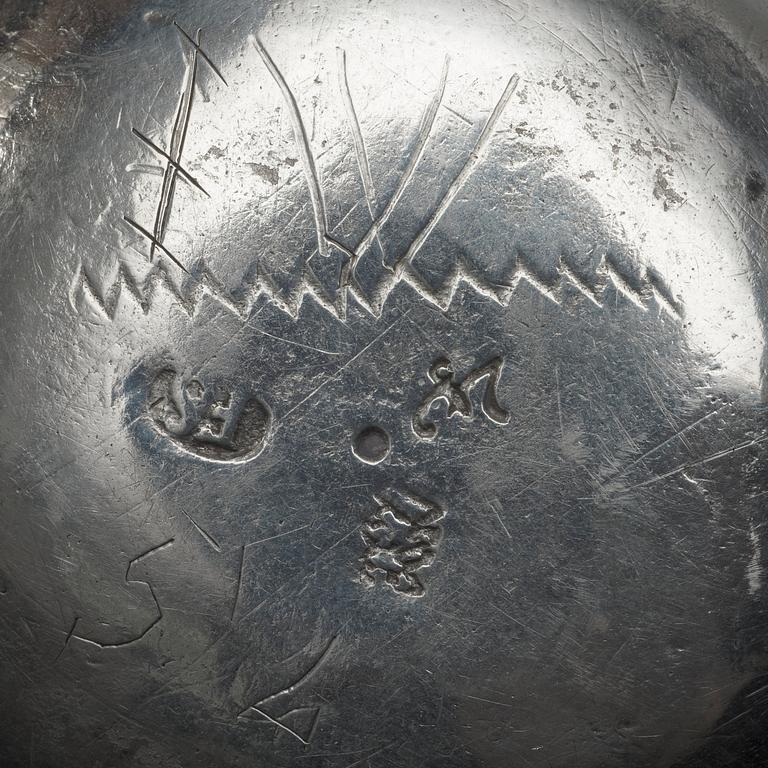 A Swedish 18th century parcel-gilt thumbler, marks of Ferdinand Sehl d.y., Stockholm 1733.