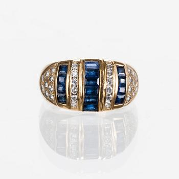 RING, guld, 14 K, diamanter, totalt ca 0,3 ct och safirer, 1988, total vikt 6,3 g.