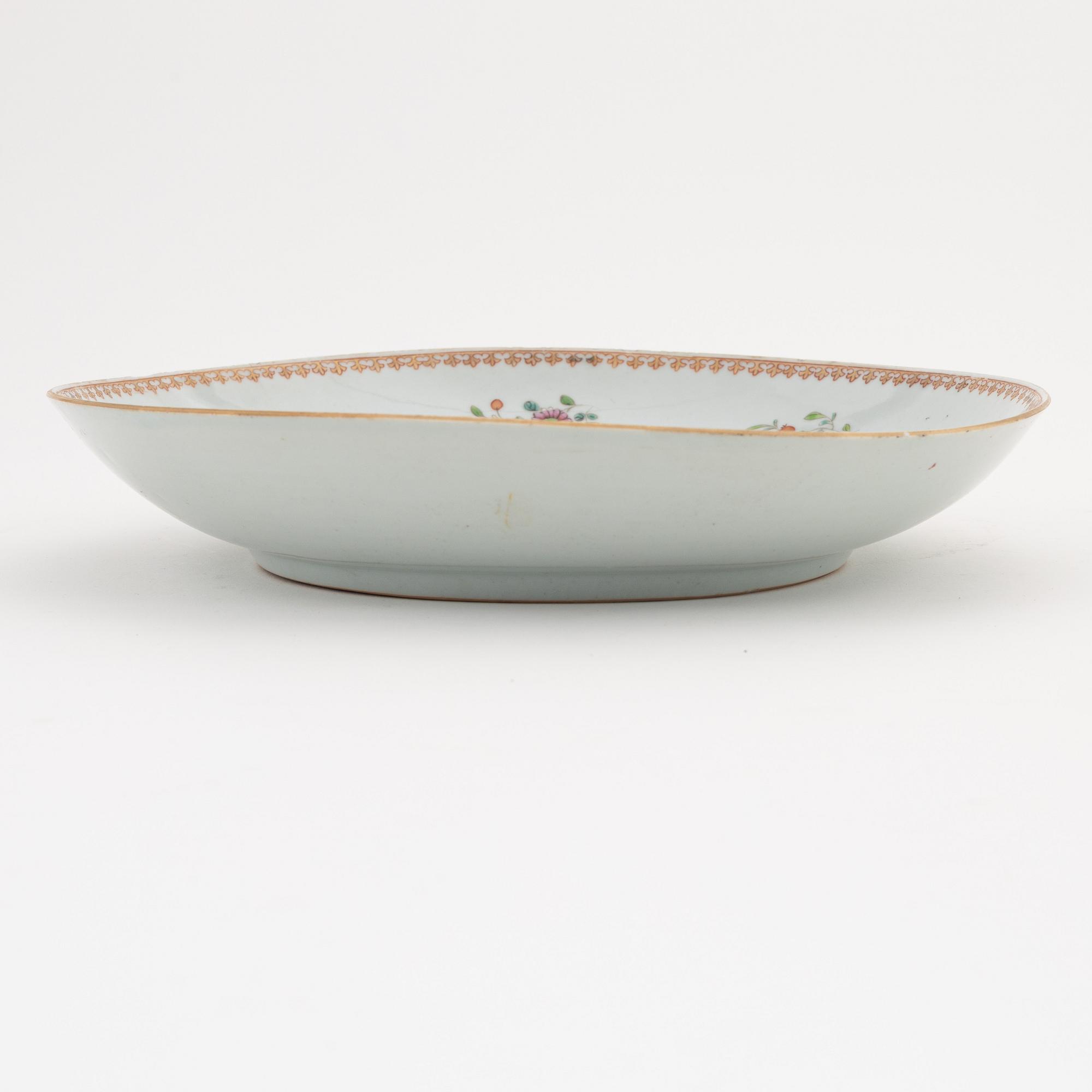 A famille rose dish, Qing dynasty, Qianlong (1736-95).