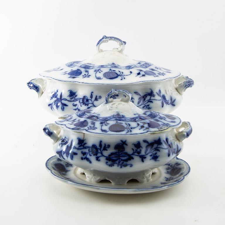 Dinner service, 97 pieces, Johnson Bros, "Holland", England, early 20th century.