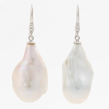 Earrings 18K white gold with cultured baroque freshwater pearls and brilliant-cut diamonds.