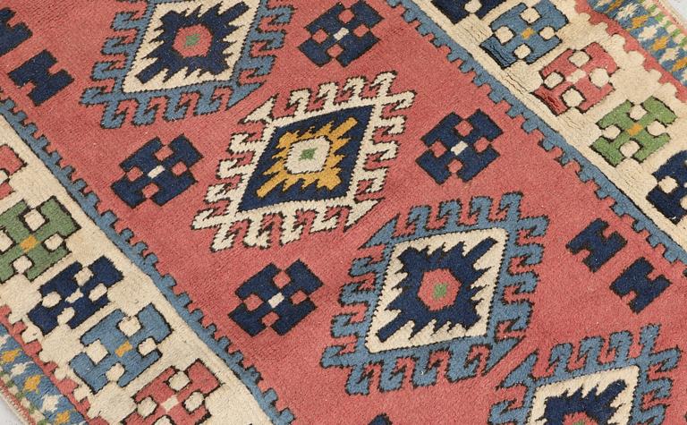 A semi-antique Kars runner, approx. 431 x 95 cm.