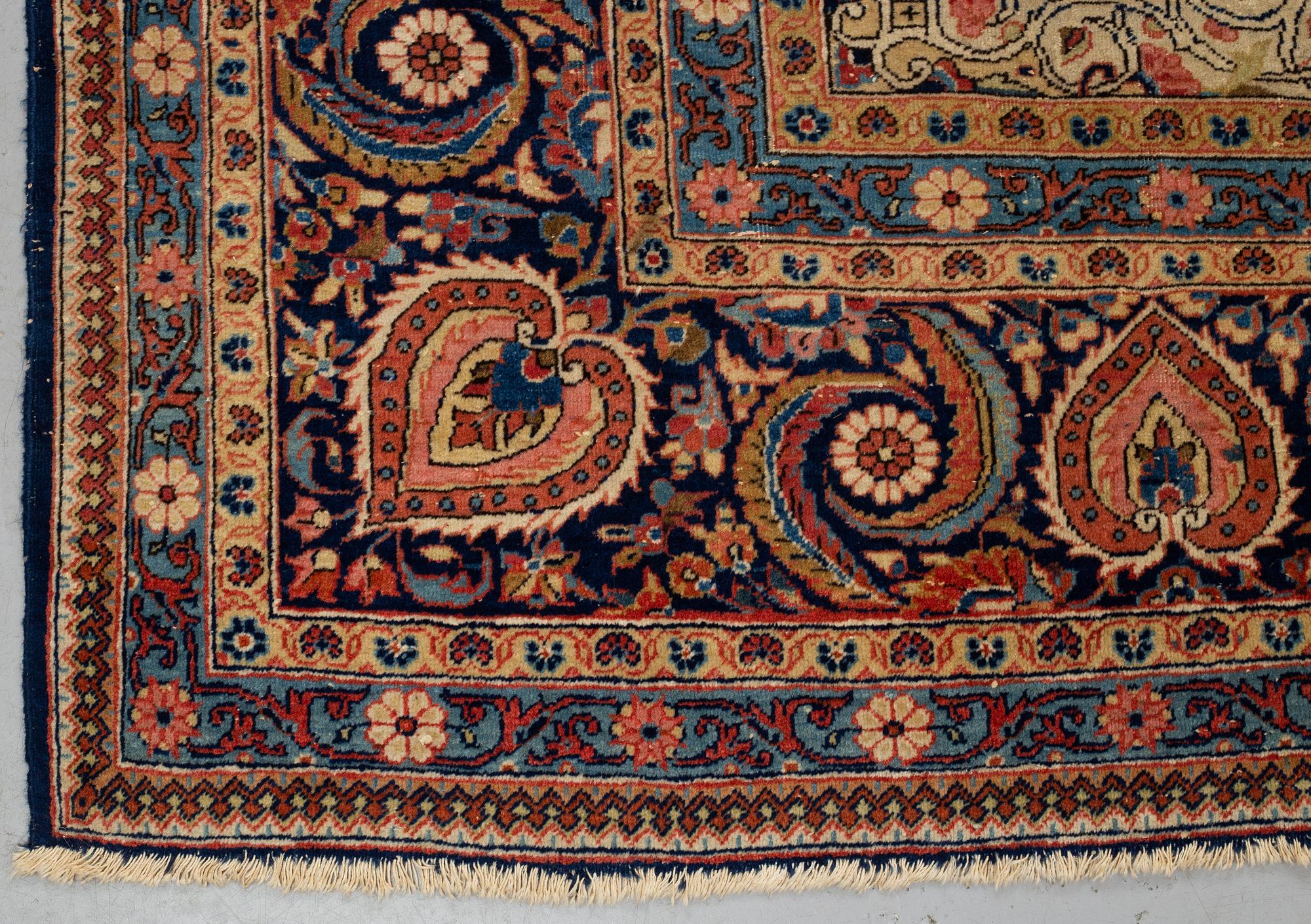 Matto, semi-antique Tabriz, ca 357,5 x 253,5-263 cm.