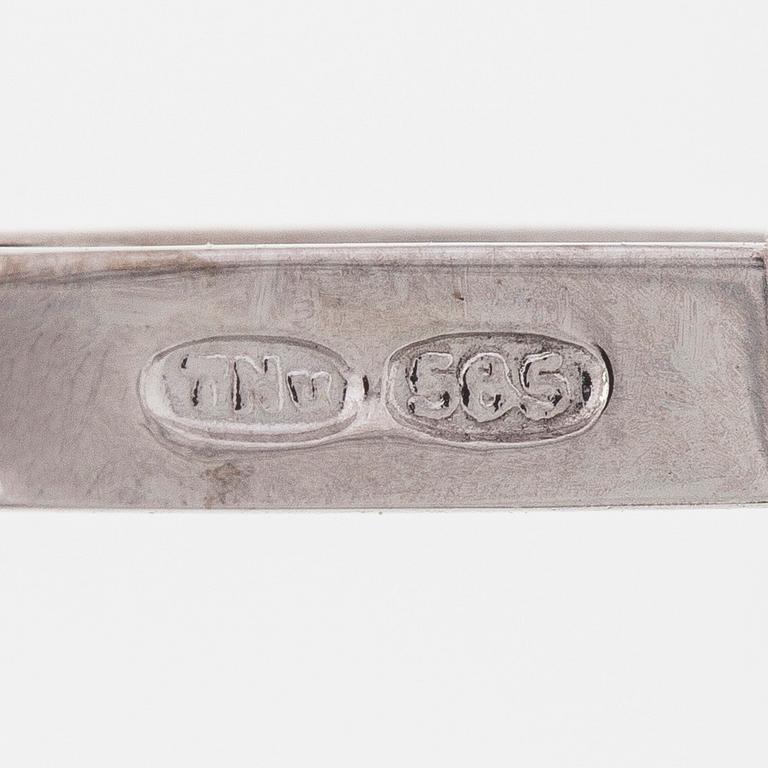 A 14K whitegold pendant, with a garnet and diamonds.