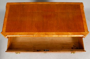 BYRÅ, sengustaviansk, 1700-/1800-tal.