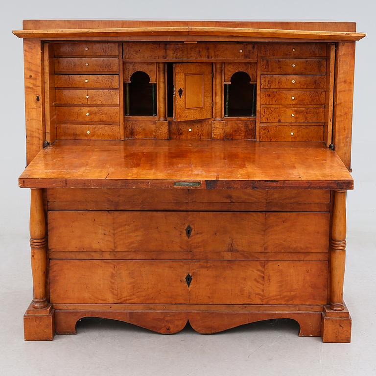 CHIFFONJÉ, 1800-talets mitt.