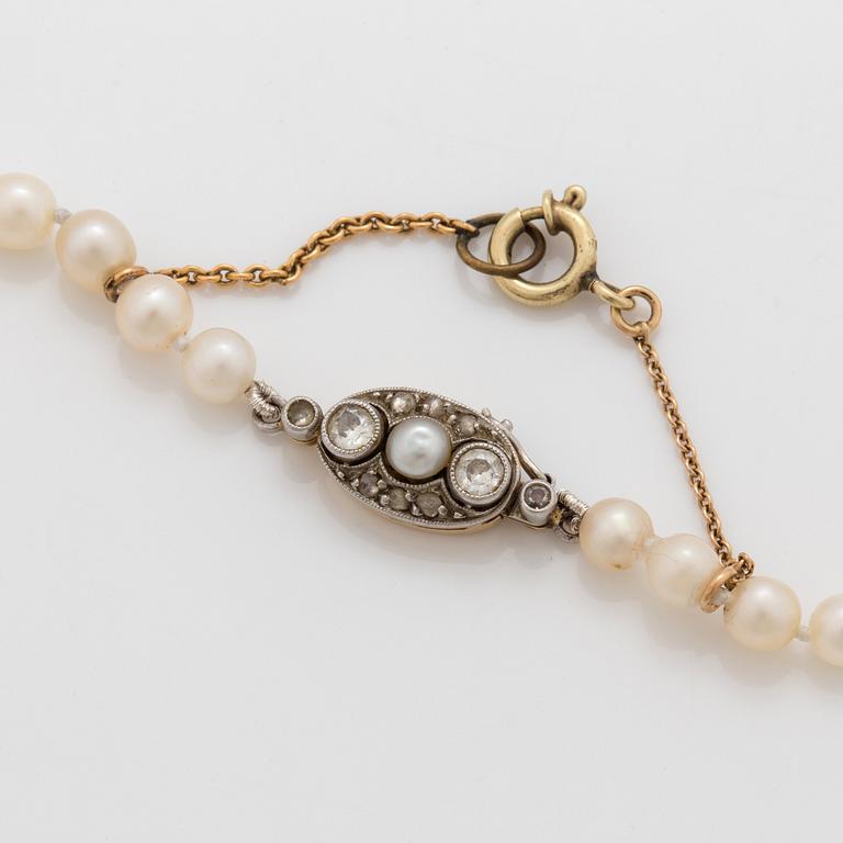 A natural saltwater pearl necklace. Pearls Ø 3.8 - 8.8 mm. Clasp in gold with diamonds.