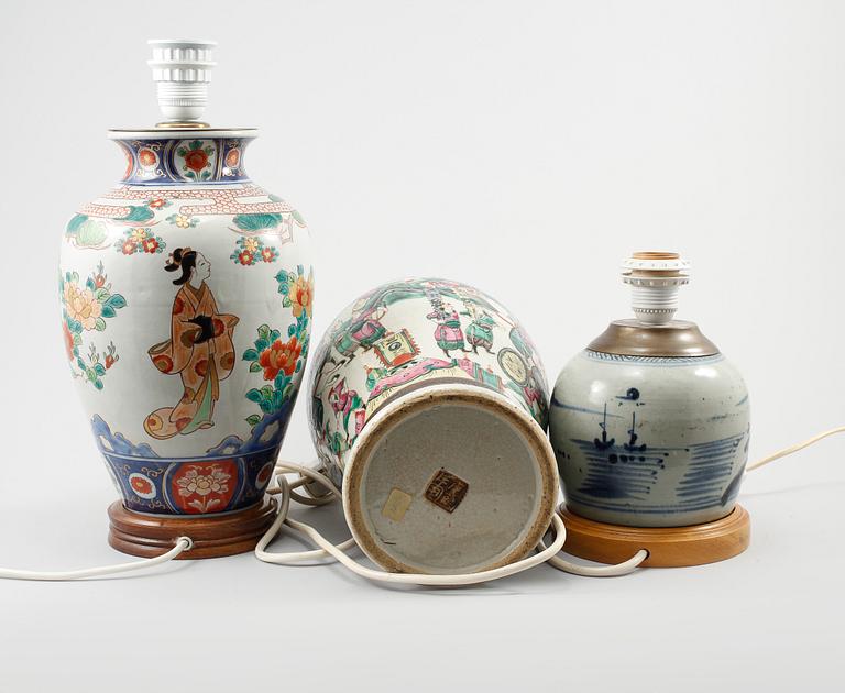BORDSLAMPOR, 3 st, porslin, Kina och Japan, 1800- och 1900-tal.