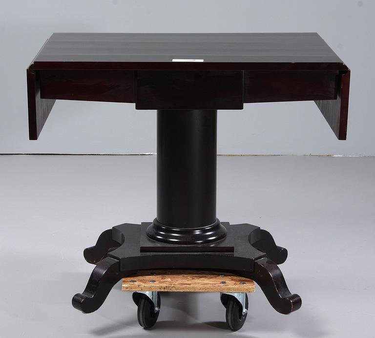 KLAFFBORD, Karl Johanstil, 1900-tal.