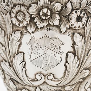 A sterling silver ewer, London 1776, maker's mark IC.