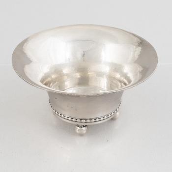 A silver bowl and dish, K Anderson Stockholm 1917.