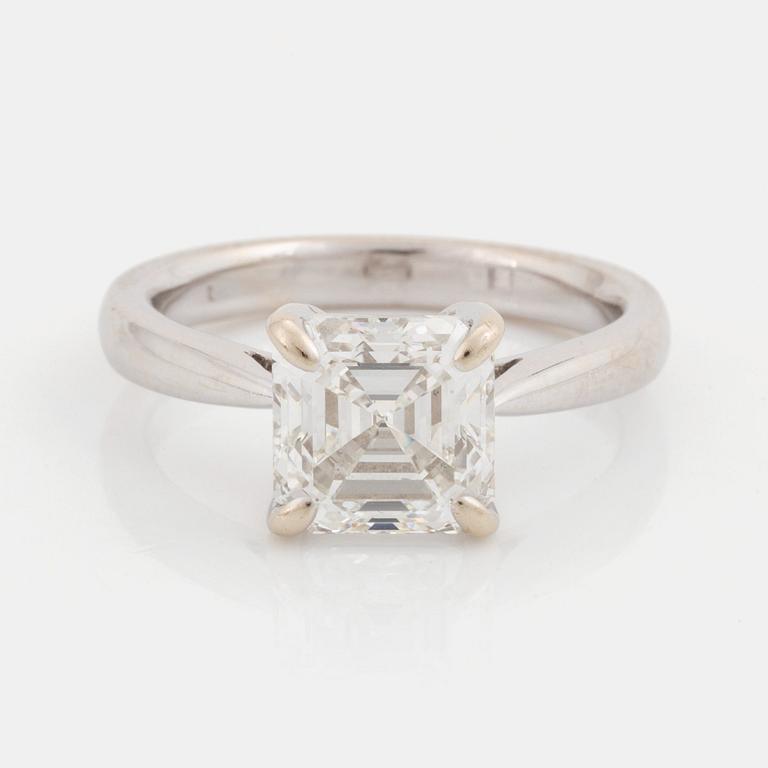 An 18K white gold ring set with an Asscher-cut diamond.