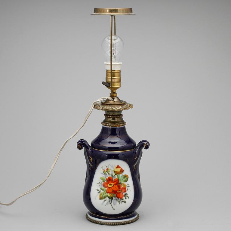 BORDSLAMPA, porslin, 1800-talets slut.
