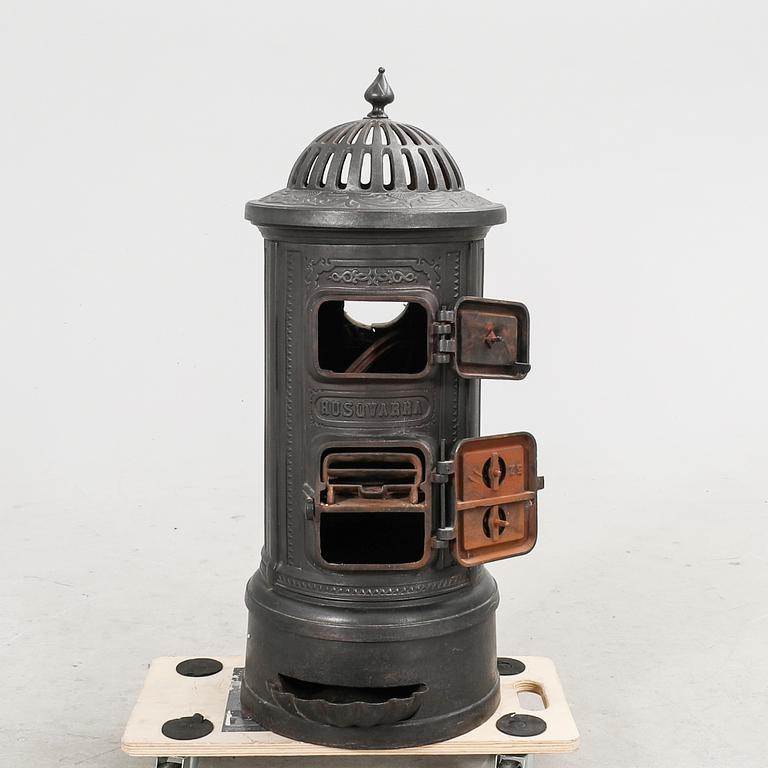 A cast iron Husqvarna stove No 52 around 1900.