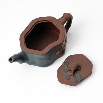 A Chinese polychrome yixing teapot, 1980s.