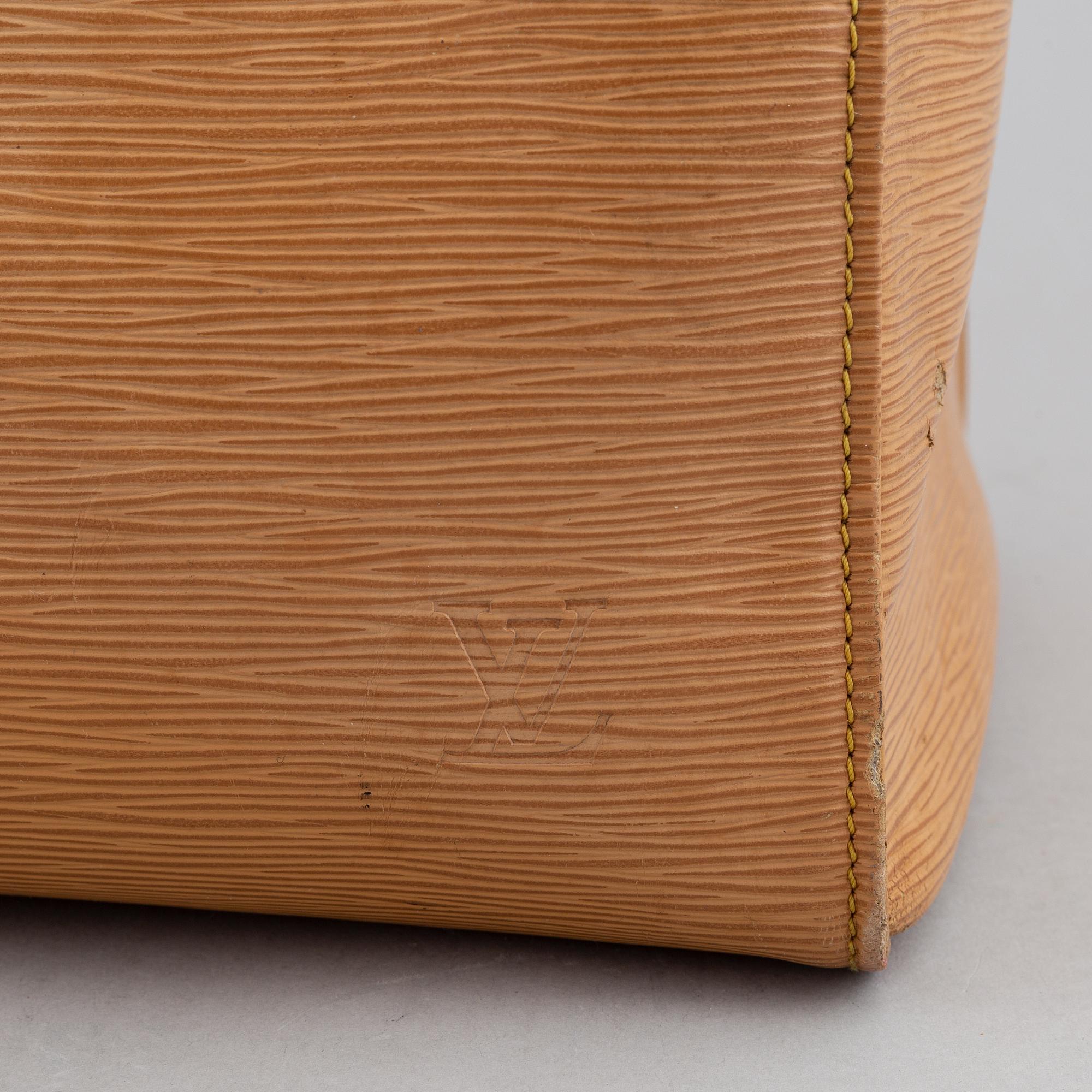 Louis Vuitton, am Epi 'Keepall 50' weekend bag.