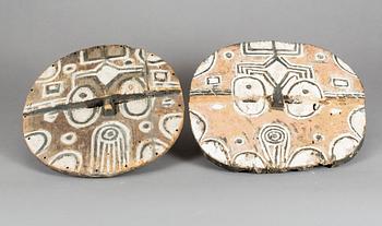 MASKER, två st, "TEKE", Kiduma, Kongo. 1900-talets mitt.
