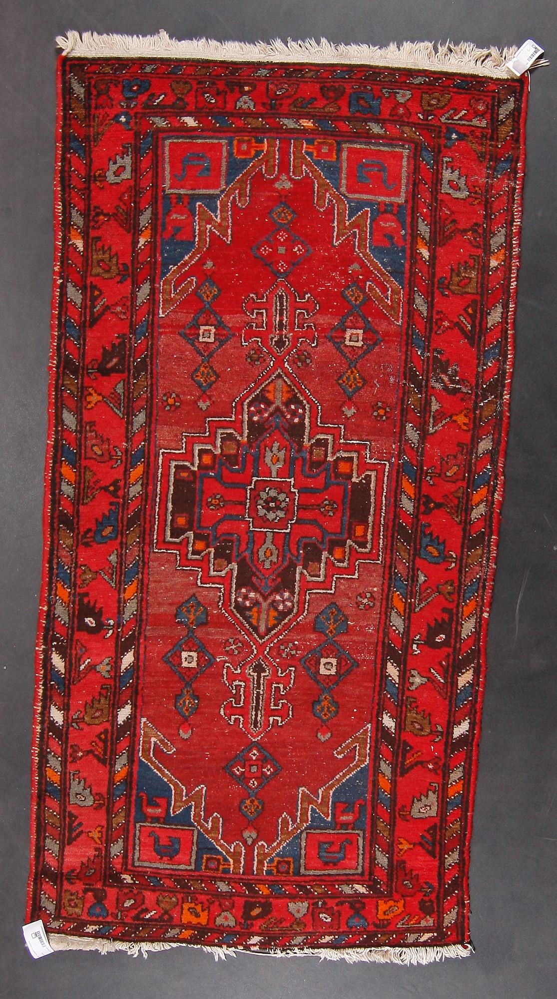GALLERIMATTA. orientalisk. Ca 207x101.