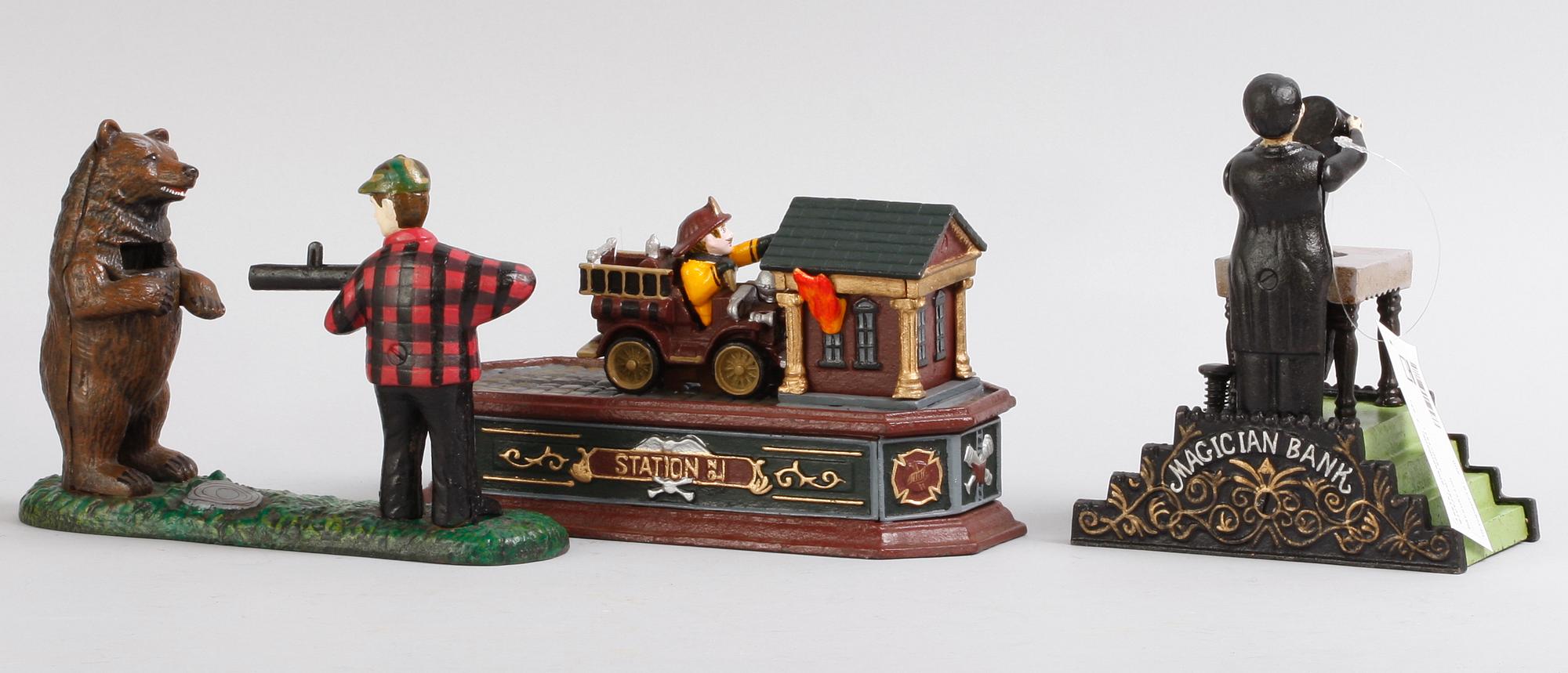 SPARBÖSSOR, 3 st, gjutjärn. 1900-tal.